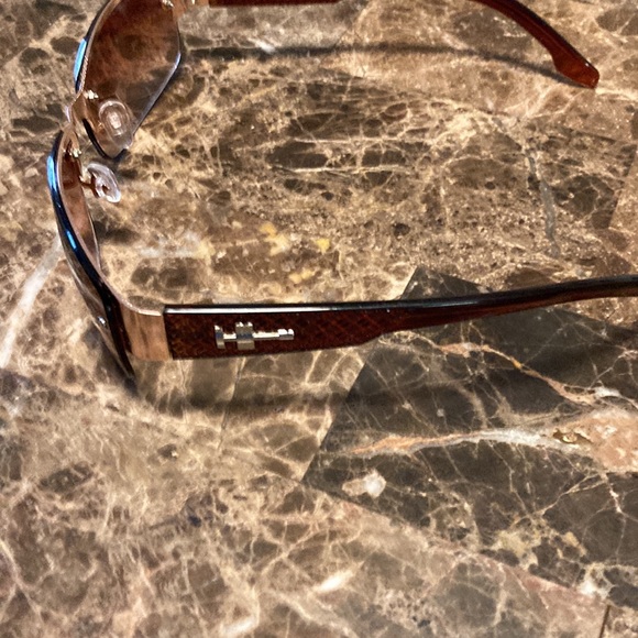 🟢BUNDLE any 4 items $12 as marked 🟢 - Picture 2 of 3